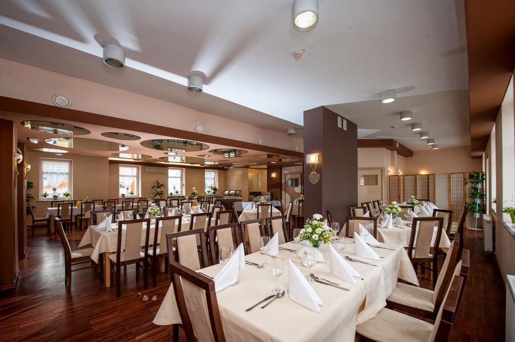 Hotel Jarota 야로친 외부 사진